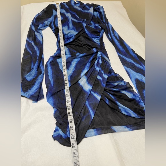 NWT:PrettyLittleThing Abstract Print Mesh Cut Out Flared Sleeve Bodycon Dress - Picture 4 of 10